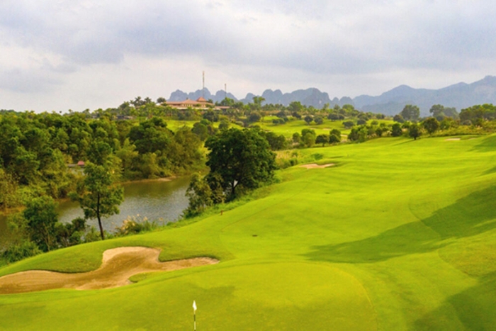 Spend your golf holidays at Sky Lake Resort & Golf Club